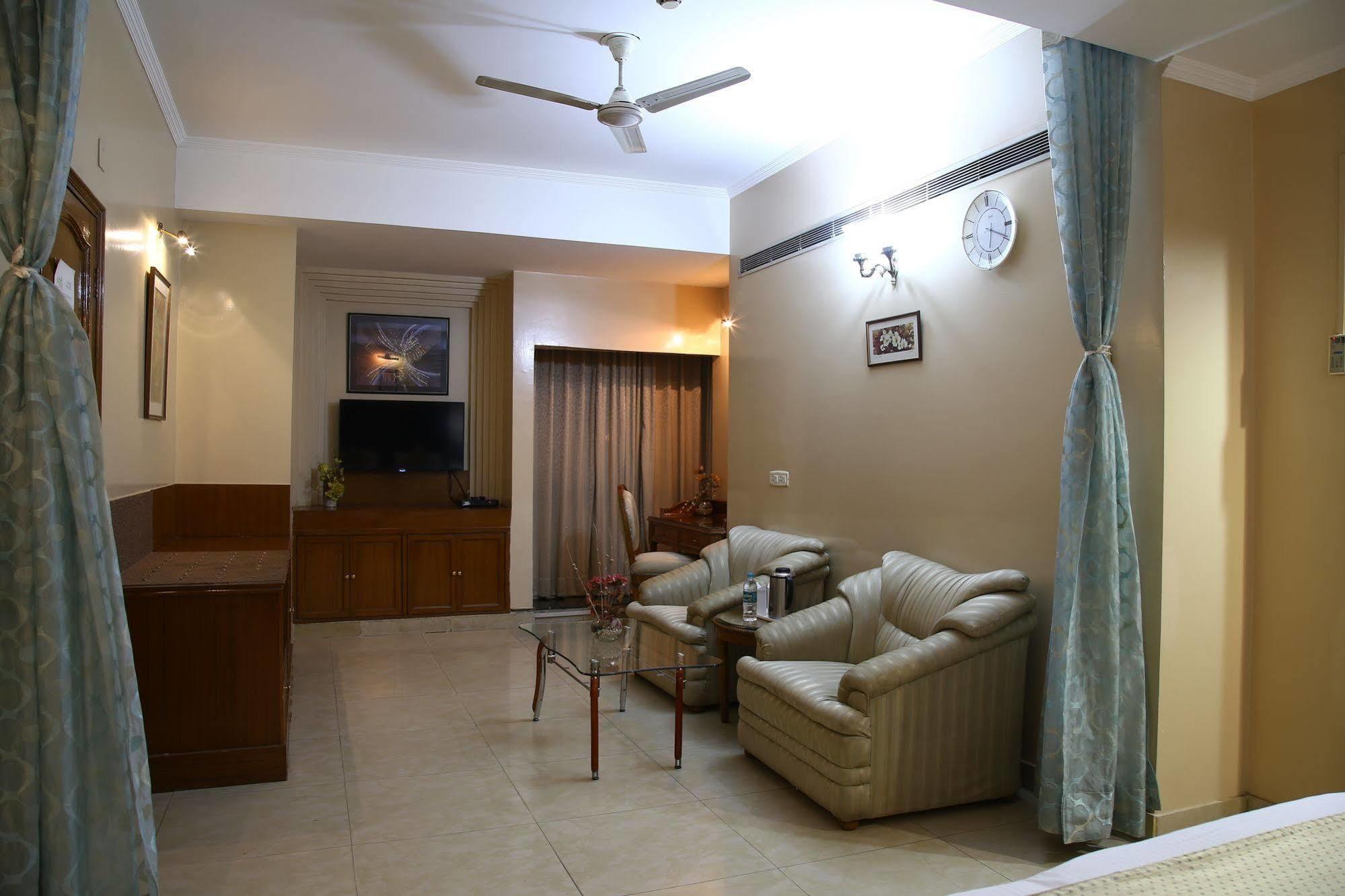 Fabhotel Conclave Executive Nehru Place