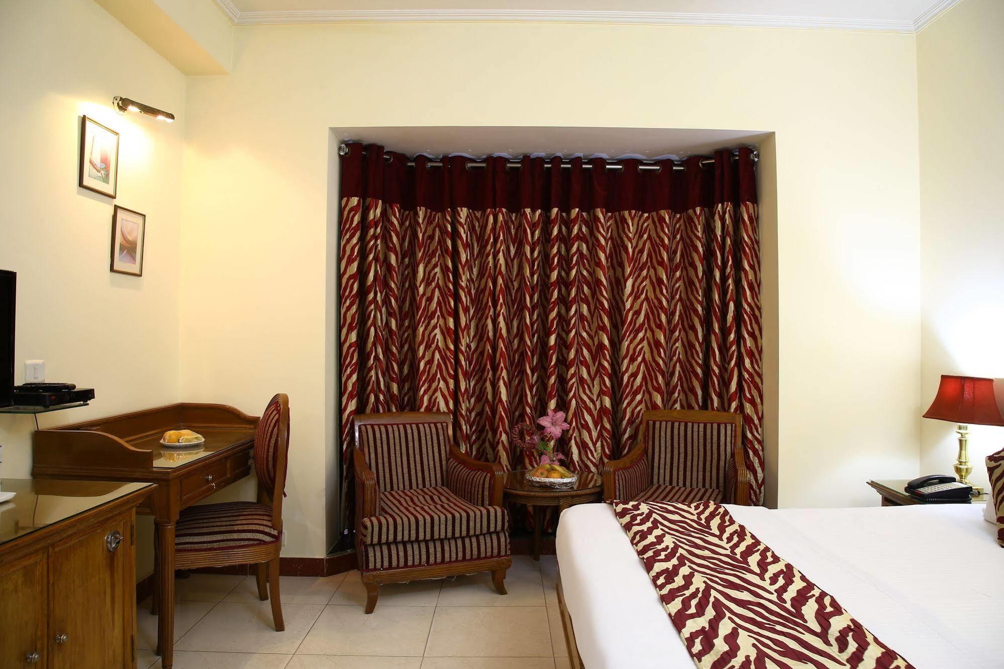 Fabhotel Conclave Executive Nehru Place 3*